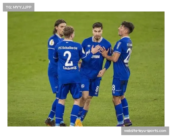 沙尔克04客场零封展现强势主帅奖励球队额外一天假期激励士气 沙尔克04客场零封展现强势主帅奖励球队额外一天假期激励士气