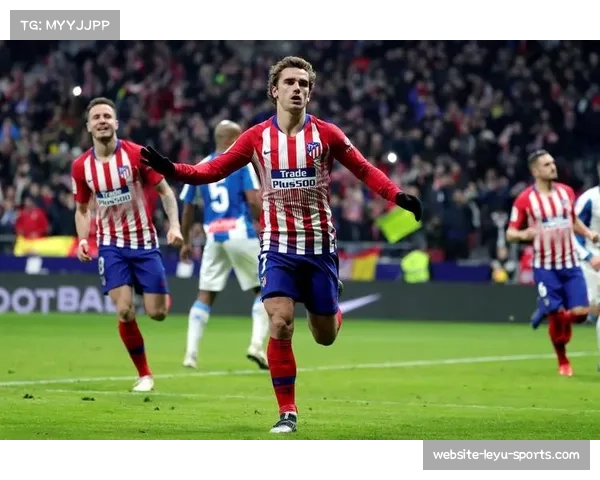 马竞双前锋交叉跑位破解密集防守 西班牙人中场拦截能力不足